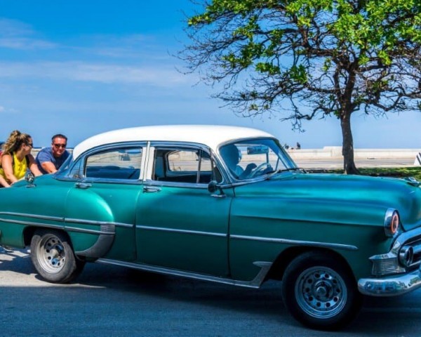 CUBA'S TOURISM SECTOR IN FREEFALL: A 20% PLUNGE IN VISITORS