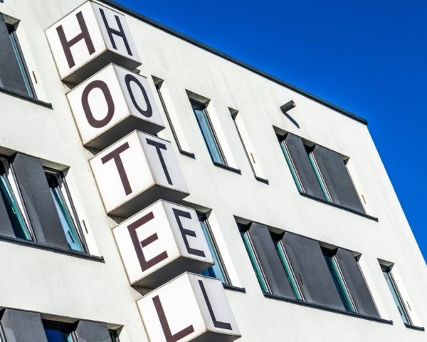 GERMAN HOTEL SECTOR REPORTS APRIL DECLINE