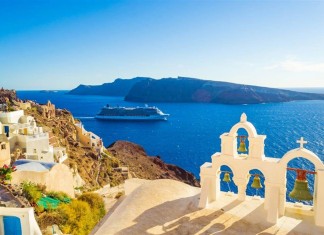GREEK TOURISM EXPECTS A NEW RECORD THIS YEAR