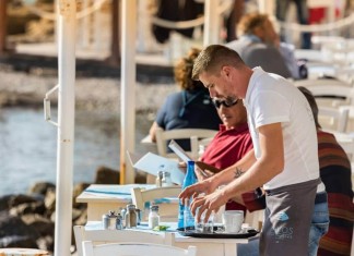 TOURISM BOOM IN GREECE FACES STAFF SHORTAGE