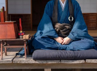FAKE MONKS ARE RIPPING OFF TOURISTS IN TOKYO