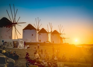 RECORD NUMBER OF TOURISTS IN GREECE