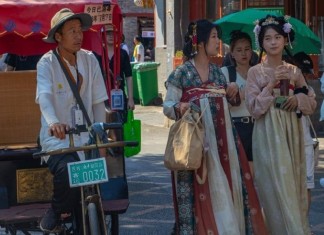 CHINESE TOURISTS VISITING SOUTH KOREA AND VICE VERSA  