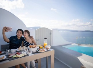 AMERICAN TOURISTS SPEND THE MOST IN GREECE